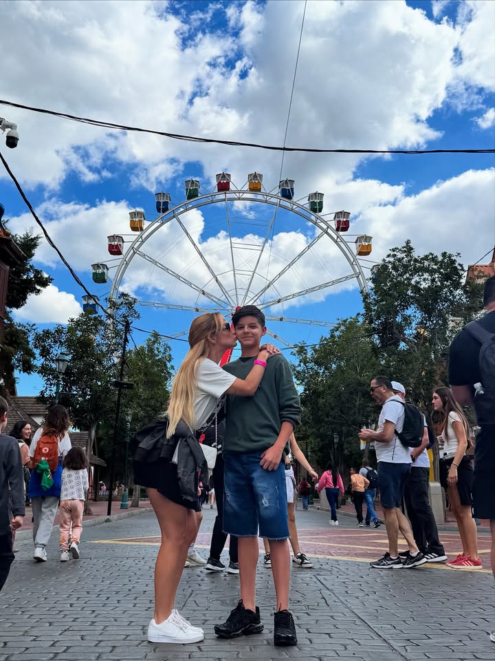 Que delícia de dia por aqui no @hopihari 🎢 🤍
Já é nossa segunda vez nesse parque de diversões maravilhoso aqui em São Paulo e@mais uma vez, muita diversão!!!! Amamos HOPIHARI!!! Muito obrigada por essas@lembranças afetivas 🤍🥰