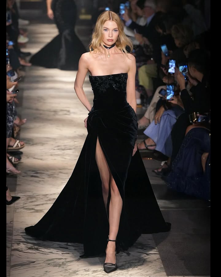@eliesaabworld Couture 🖤 Merci my loves @carineroitfeld & @rosievogelcasting 🖤 @gigivezzola @lena_elite_paris