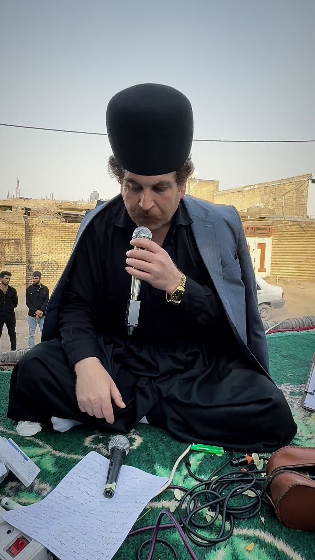 امروزجمعه1404/4/27
مراسم خاکسپاری مرحوم آمیرزا نوروزی از طایفه آرپناهی درشهرشرافت شوشتر#خواننده #تقی_جعفری #اکسپلور #مادر #مرگ#دلشکسته #گریه #پدر#تهران #ایران #خوزستان #گرما