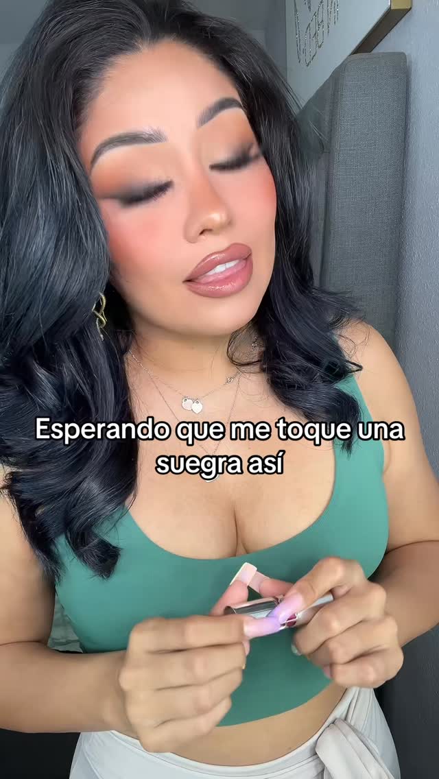 Aquí esperando la suegra perfecta 🤭
@yslbeauty Candy Glaze shade 15 🫶🏼