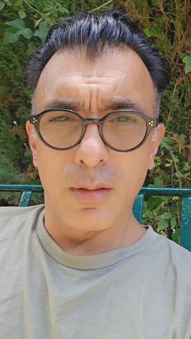 
بعضی دوستان با محتویات شورتشون فکر میکنن با محتویات کلهشون تعرض 😄 بابا پاچهخواری رو کردی دیگه، حالا اومدی روی اون ماله هم میکشی لامصب؟!
#comedy #satire #sarcasm #jokes