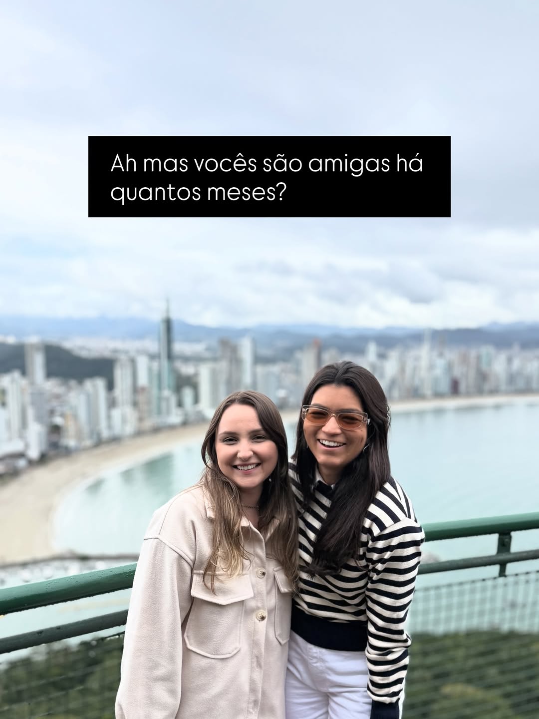 Hoje o dia é todo delaaaaaa 🎉
Que isso… são mais de 10 anos que você me aguenta (ainda não sei como)
Mais de 10 anos de parceria, amizade, cumplicidade e muuuuita bobeira que eu não tenho nem coragem de colocar aqui nesse post.
Feliz aniversário. Queria que todo mundo soubesse como é ter uma melhor amiga como você… te amo demais. Feliz seu diaaaaa ❤️