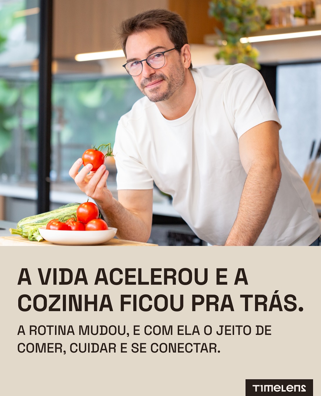 Você ainda cozinha ou só esquenta?
Entre a pressa e o delivery, o tempo para preparar uma refeição foi virando luxo.
O que isso diz sobre nossa relação com a comida, com o corpo e com a vida?