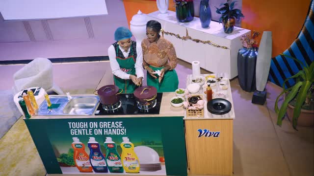 Big vibes, big energy, and even bigger flavour🤤
It’s game time on #TNIS5 and my girl, @hildabaci stepped into the Viva Plus kitchen to chef up some fire Native Pasta 👩🏽🍳
Powered by @vivaplusdetergent cause we don’t play about a clean kitchen
Tune in tonight at 8pm on HipTv 💖