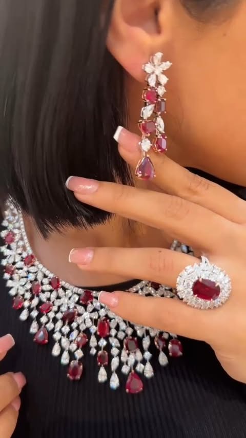 Where fiery rubies meet the brilliance of diamonds — a masterpiece of passion and opulence, destined to be adored forever.
.
#LifeWithPascal #Mouawad #FamilyBusiness #Jewelry #HighJewelry #Jewellery #Diamonds #Diamond #ExceptionalJewels #RareJewels #Ruby #Masterpiece @champagnegem