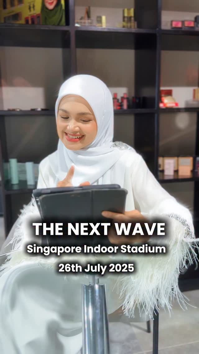 Seminggu sahaja lagi ke konsert The Next Wave di Singapura. Makin dekat hati makin berdebar tapi tentunya saya sendiri teruja nak bertemu kembali dengan peminat-peminat saya di Singapura.
Jangan lupa dapatkan tiket dan temui saya nanti!
📅 Tarikh Konsert: 26 Julai 2025
🕗 Masa: 8 malam
📍 Lokasi: Stadium Tertutup Singapura
👉 Platform rasmi: https://sistic.com.sg/events/siti0725
#SitiNurhaliza #TheNextWaveConcert #SitiLiveInSingapore #KonsertSitiNurhaliza #SingaporeConcert