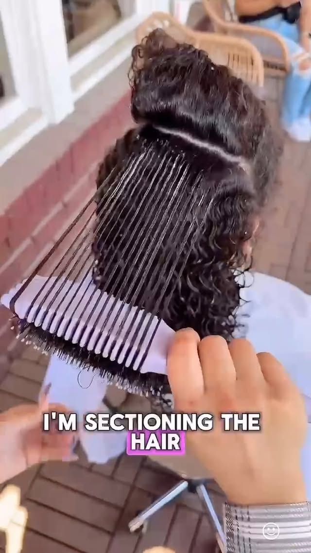 Curly hair routine featuring @bouncecurl 😍
Get the full routine:
— Avocado & Rose Oil Clump & Define Cream
- Light Hold Crème Gel
- Volume EdgeLift Brush
- Hair Spray
By @tailbeauty 💕
#bouncecurl #curlyhairtutorial #curlyhairtips #curlyhairspecialist #volumeedgeliftbrush