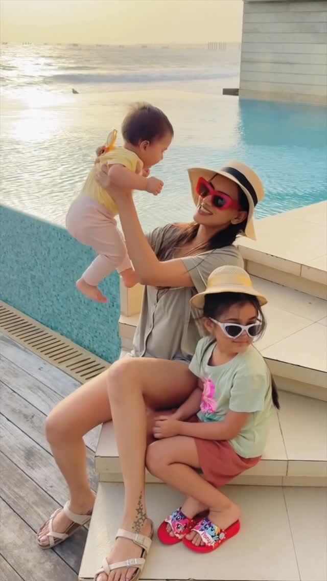 A party of four, he said 🤦♀️