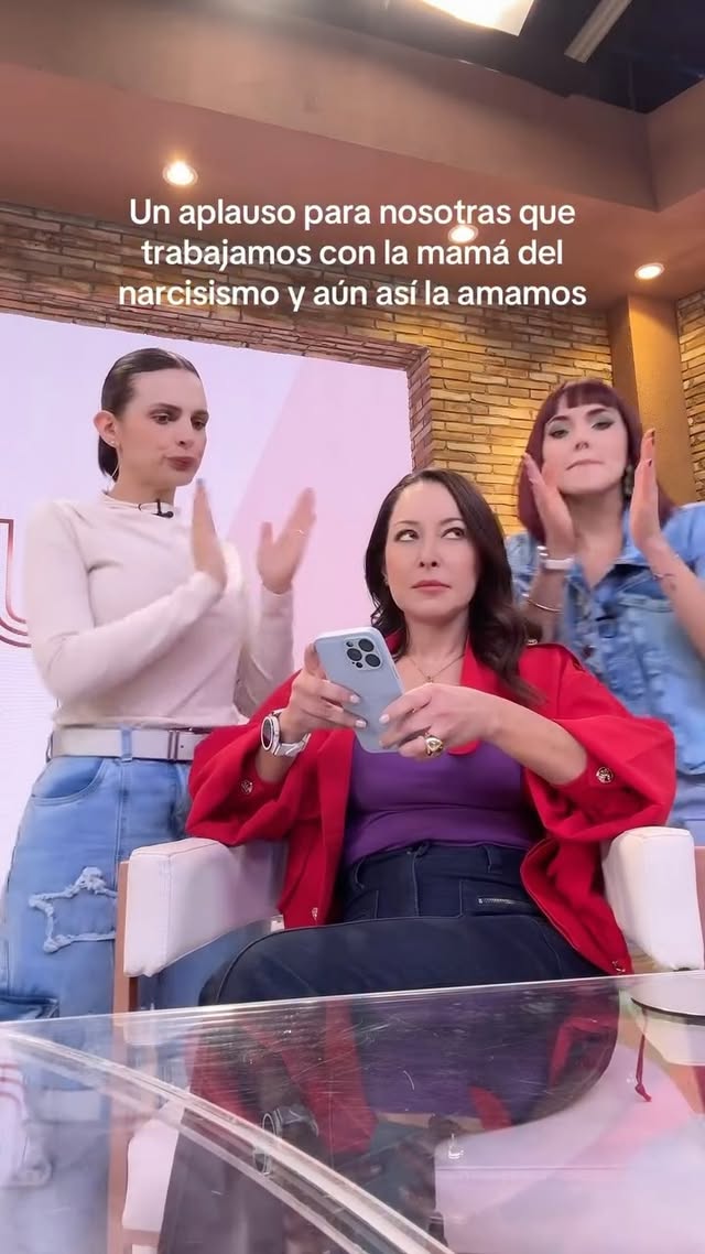 ¿Por qué será que @flavia2santos habla tanto de narcisismo? 👀🤭
¿Ustedes qué dicen? ¿Será que @natasanint_ y @_kikanieto tienen razón? 🤔