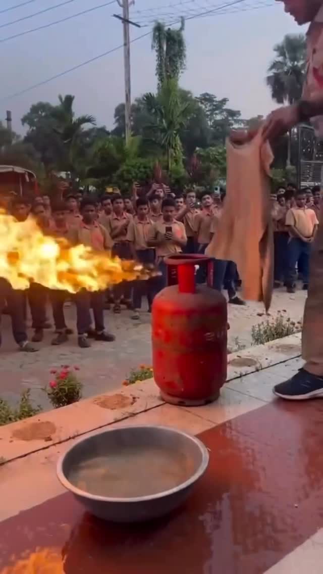 How to handle angry customers?
Step 1: Don’t cry.
Step 2: Use the towel. 😂🔥
If you’re a small business owner, resin artist, or just someone who deals with “fire-breathing” clients daily — this reel is your therapy.
And if you’re still buying resin supplies without laughing a little, wyd?
💬 Tell us your most “fire” customer moment in the comments
❤️ Save & share with your crafty friends
👀 Tag a small business owner who’ll relate
👇 Watch till the end—it’s worth it!
✨ Follow @resinhologram for:
✔️ Daily laughs & relatable reels
✔️ High-quality resin art supplies
✔️ Silicone moulds, pigments, MDF bases, and more
✔️ Bulk deals, COD & pan-India shipping
#ResinHologram #SmallBusinessStruggles #ResinArtistIndia #ViralReelTrend #ExplorePageIndia #CraftSuppliesIndia #FunnyReel2025 #SmallBusinessReel #ResinArtLife #HandmadeHustle #ReelWithPurpose #SnapchatFilterReel #ReelItFeelIt #CustomerServiceHumour #CraftReelIndia #ResinMouldsIndia #ResinSuppliesOnline #SupportSmallBusinessIndia