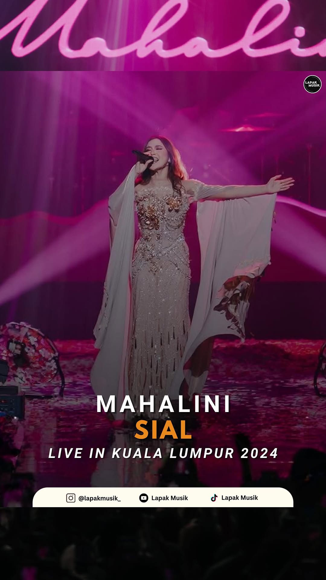 “Bagaimana dengan aku, yang terlanjur mencintaimu?” 💔
Cinta yang datang beri harapan, lalu pergi tanpa pamit…
Lagu SIAL dari @mahaliniraharja mewakili luka yang pernah (atau masih) kita rasakan — saat hati disia-siakan tanpa alasan.
💔 Buat kamu yang pernah di-ghosting, pernah percaya tapi dikhianati, lagu ini pasti akan mengena di hati.
Tonton Sial - Live in Concert Kuala Lumpur 2024 sudah rilis di Channel YouTube “Mahalini” dan menjadikan Live Performance terakhir dalam rangkaian ‘Konser Lovechestra Kuala Lumpur’ ✨
Terima kasih, Malaysia 🇲🇾 Sampai jumpa lagi di panggung berikutnya!
#Mahalini #SisaRasa #MahaliniSisaRasa #SisaRasaMahalini #LovechestraMahalini #LiveInConcert2024 #KualaLumpur #LapakMusikOfficial