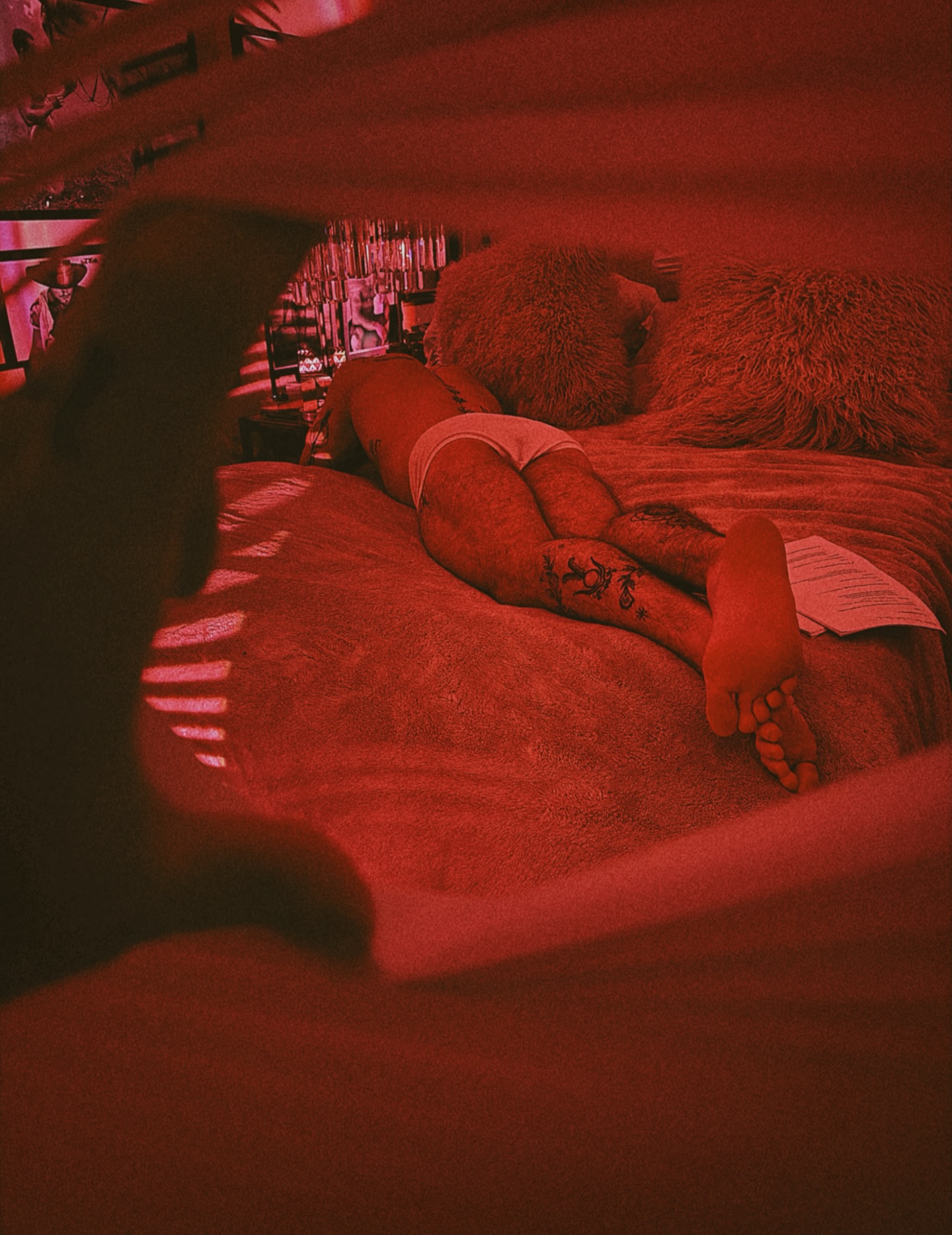 The beds the studio. My body’s the track.
•
•
•
#bedroomsessions #AltPop #80sAesthetic #BedroomPop