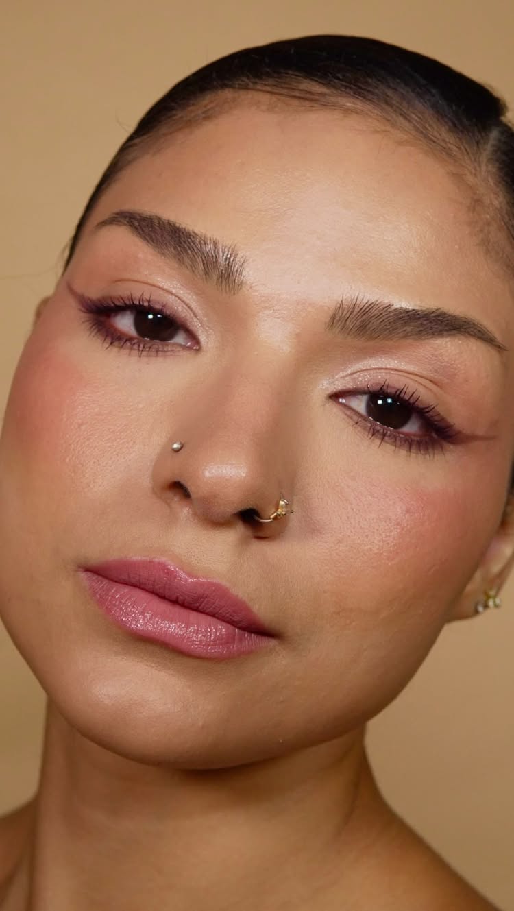 Trying the new @emmaroberts x @kikomilano ✨❤️
.
.
PRODUCTS:
-Emma Roberts x KIKO Milano 3 In 1 Eyes Multitasker 01/04
- Maxi Mod Mascara 01
-Eyes Liquid Brow Wax
-Juicy Kiss Lip Stylo 02
-Unlimited Double Touch 02
-Blush Buddies Lips & Cheeks Palette 03
#EmmaRobertsxKIKO #EmmaLovesKIKO #KIKOMilano @emmaroberts @kikomilanotunisia