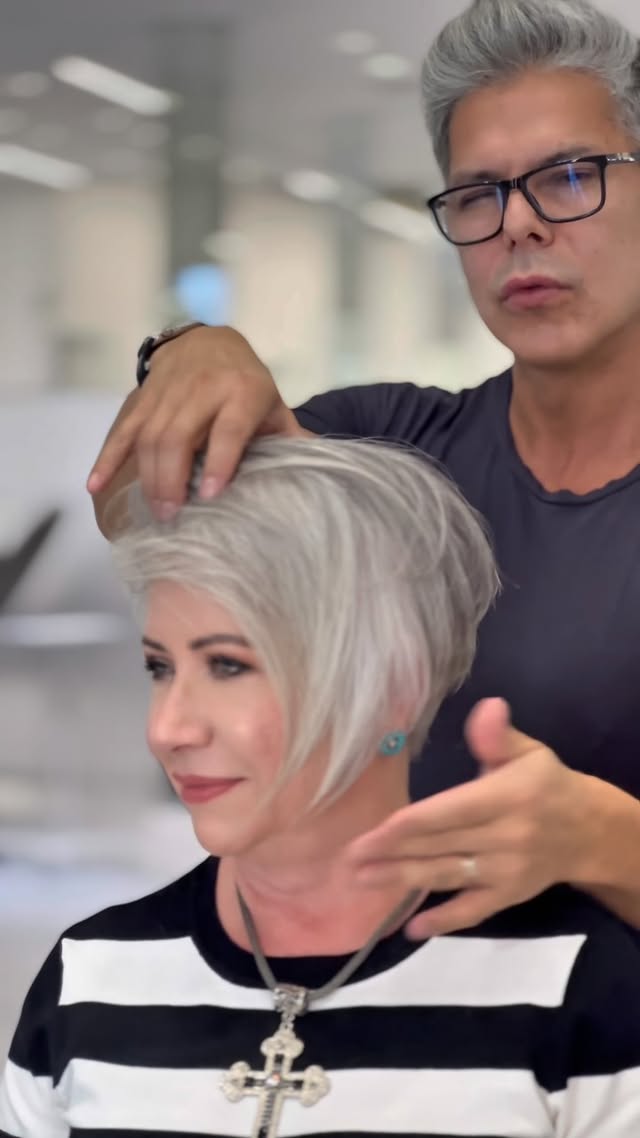 🛑PERMITA-SE AO EXTRAORDINÁRIO🛑CORTE RENOVADO, PRONTA PRA ARRASAR❗️VOCÊ FARIA ESSE CORTE❓RESPONDE AQUI NOS COMENTÁRIOS ⬇️⬇️⬇️⬇️⬇️⬇️
.
.
.
.
#CorteCurto #PixieCut #BobHaircut #CabeloCurtoFeminino #BixieCut #FrenchBob #WolfCut #ButterflyCut #MulletCut #ShortHairVibes #EmpoderamentoFeminino #CabeloEstiloso #HairInspiration #ShortHairTrend #visualnovo #belezaautêntica #cortedavez #tendencia2025