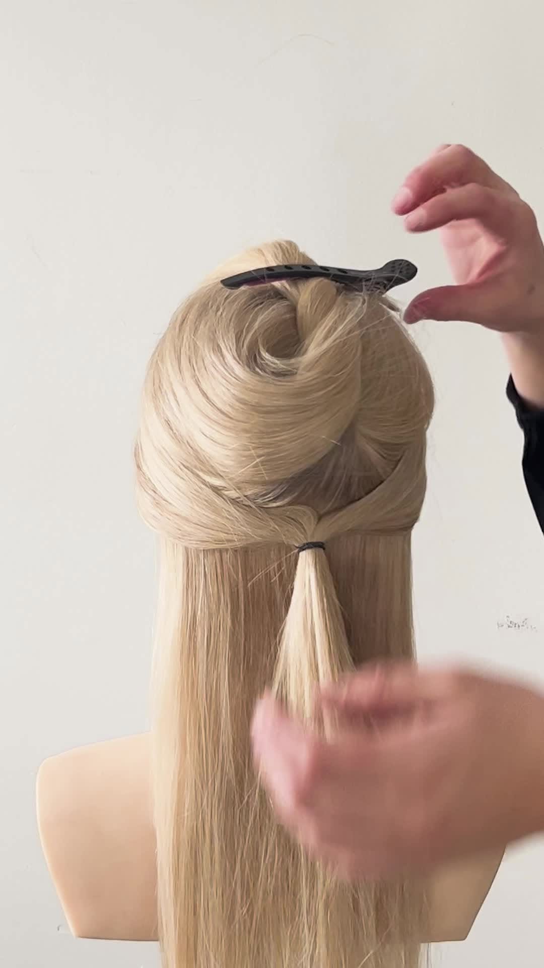 When sleek meets sophistication. ✨
Sam Villa Ambassador @caraleestyles works with ultra-smooth strands to craft a clean, polished downstyle that feels effortlessly elevated. It’s the kind of finish that turns heads—not because it’s loud, but because it’s flawless.
Using the Artist Series Polishing Paddle Brush for tension and shine, and Dry Sectioning Clips to control every detail, this look is all about precision and polish.
Tools Featured:
Artist Series Polishing Paddle Brush
Dry Sectioning Clips
#SamVilla
#SamVillaCommunity
#SVAmbassador
.
.
.
.
.
.
.
#hairstyling #hairvideo #haircut #hairstylist #behindthechair #modernsalon #americansalon #weddinghair #bridesmaidhair