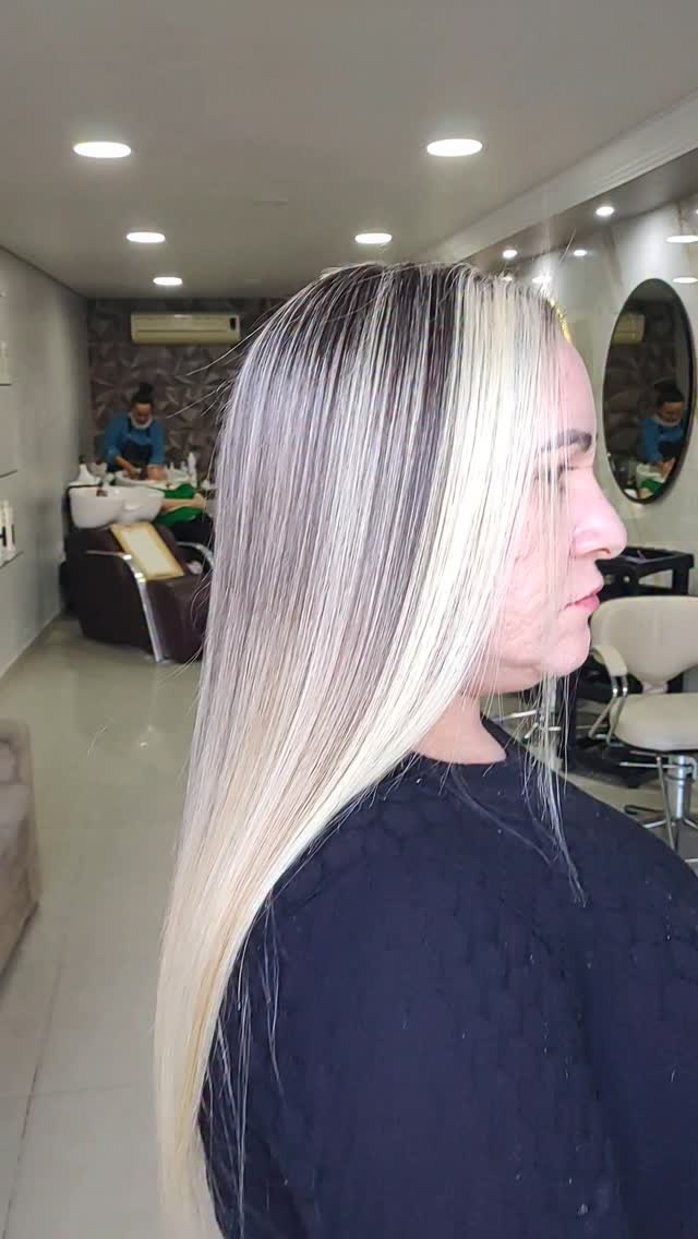 Olha como ficou maravilhoso esse cabelo, efeito Papel feito na touca 😍..
Lindo demais 🤩..
Vem para o Studio KR..
Whatsapp...96269-2811... RODRIGO