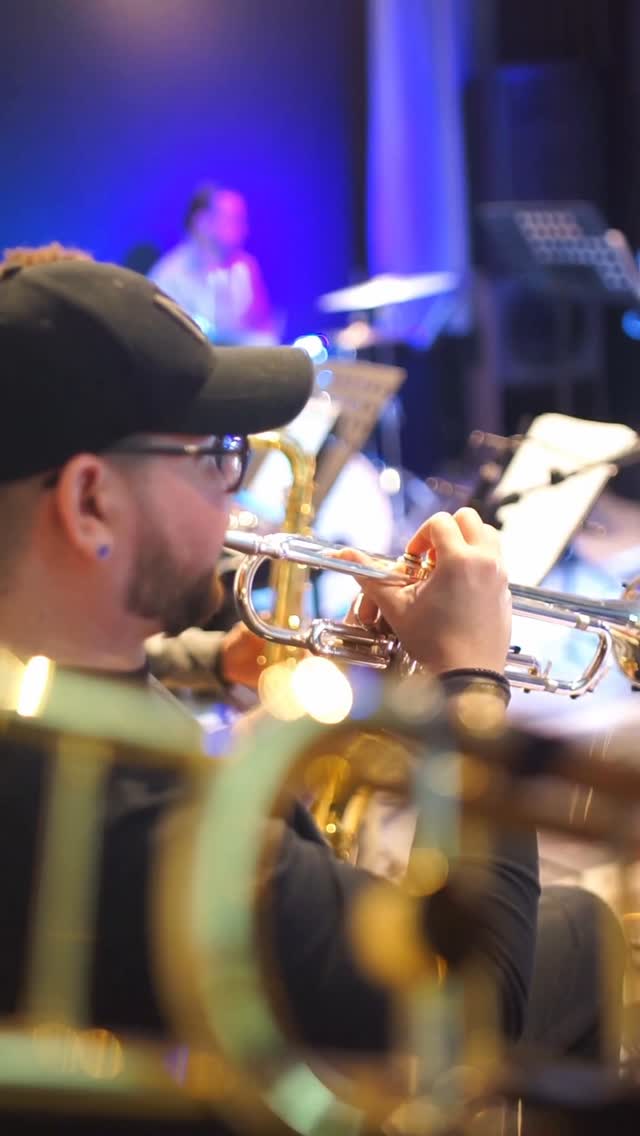 ¿Viste quienes son algunos de los invitados para la Nelly Goitiño?
Este sábado 19 de julio, Darío Piriz presenta 100% NEGRO en la Sala Nelly Goitiño.
Una propuesta escénica potente, banda en vivo, 15 bailarinas en escena, invitados especiales y aún más sorpresas para esta función.
Una puesta diseñada para impactar.
🎟️ Entradas a la venta en @tickantel.
¡Quedan muy pocas!