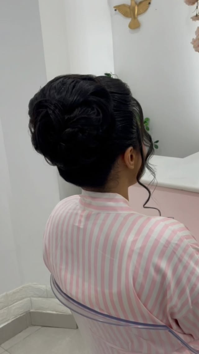 عروسة الهيرستايلست عيوش الشريف 👰♀️💍
#fypシ #جدة_الان #منصة_الاضواء