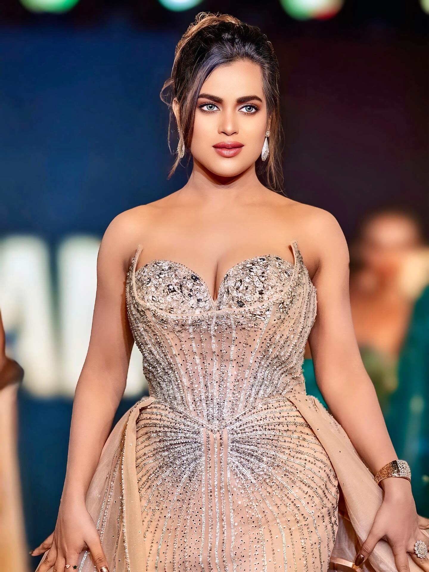 Where Fashion meets comfort in the boldest way !!🇦🇪 Loved walking for @fostanione for Bazar by Nahid khan
Lit up the runway in style and swagger!
@fostanione
@bazarbynahidkhan
@portraitbyhnmunahid
@nahid_sabir_khan
@gaggaman1
@raksha.ravisaheb
#bazarfashion #shivanisharma #shivanisharmaactress #runway #fashionweek #dubai🇦🇪