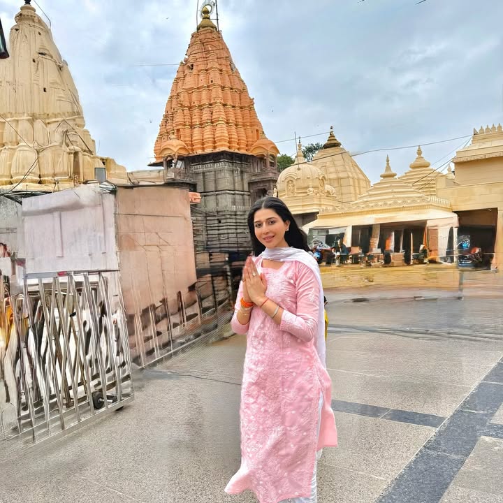 हर हर महादेव 🙏
Starting Sawan with blessings at Mahakal — Happy first Sawan Monday!
#mishikkachaurasia #sawanmonday #harharmahadev #jaimahakal #indoremahakal #kaalbhairav #shiva