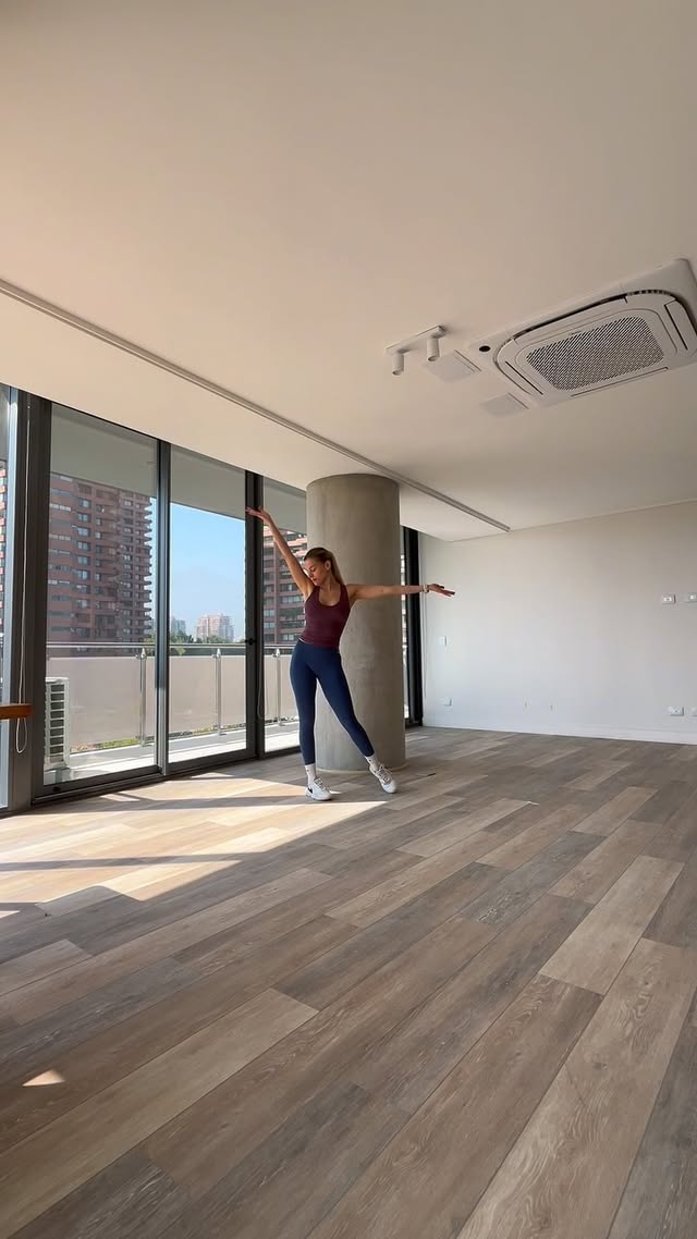 Hace tiempo no les mostraba como está quedando mi departamento 😍
Decorar de cero es un proceso súper difícil! Así que les comparto algunos de los datos que me sirvieron a mí y están haciendo que este espacio se vea 10/10
Mueble de TV (y todo tipo de muebles a medida): @woodesign.cl
Mesa (modelo Gonqui 😏): @santinodesign.cl
Sofá modelo Toscana: @bkdesign.cl
Pronto les subiré más cositas 🥰
#muebles #mueblesamedida #furniture #homedecor #homedesign #roomtour #hometransformation #interiorideas #interiordesign #architecture #arquitectura #muebletv #mueblesmodernos