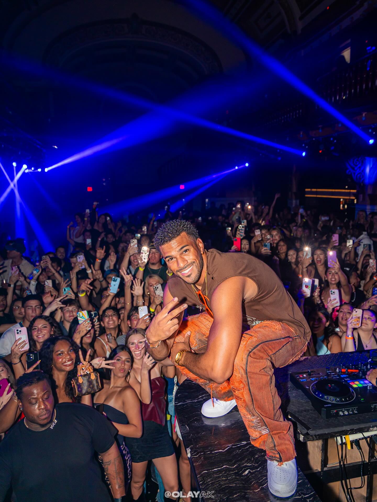 San Antonio, thank you!! I know I keep saying I never would’ve thought but truly I never would’ve thought this would be my reality. Appreciate the love always ❤️
#loveisland #loveislandusa #teamjeremiah #loveislandjeremiah #loveislandseason7