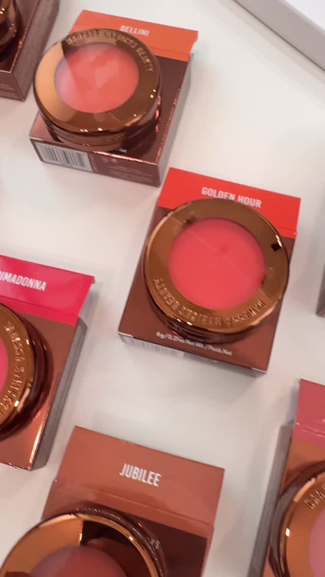 @danessa_myricks @danessamyricksbeauty I’m totally obsessed with your Yummy Skin Blurring Balm Powder Flushed I had to pick it up in a few shades. This finish and color payofff is rich and beautiful 😍