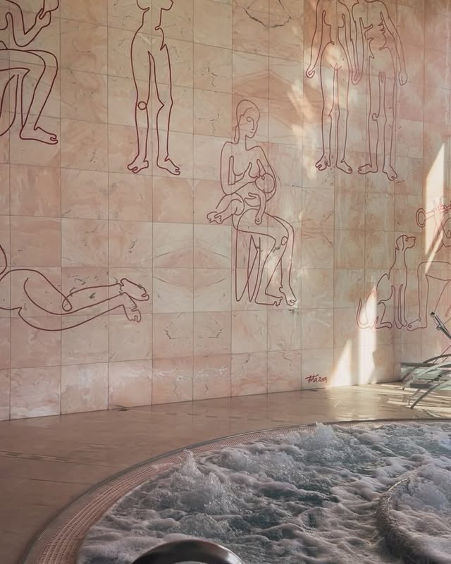 SeaSkin Life está presente en Sport Hotel Hermitage & Spa, en Andorra, con un método exclusivo de bienestar integral y longevidad emocional.
Un enfoque de autor, concebido desde una fusión única entre sabiduría ancestral y visión avanzada del cuidado actual, validado por su presencia en destinos wellness más prestigiosos del mundo.
Son rituales con firma propia, aplicados con precisión sensorial y profunda coherencia.
No se replican. No se delegan. Se viven desde el origen.
En Hermitage, SeaSkin Life son tratamientos de lujo que regulan, reparan y revelan lo esencial.
⸻
SeaSkin Life
Presencia exclusiva en Hermitage, Andorra.
Método original. Belleza consciente. Rituales que dejan huella.
⸻
SeaSkin Life is present at Sport Hotel Hermitage & Spa, in Andorra, with an exclusive method of integrative wellness and emotional longevity.
An authored approach, born from a unique fusion of ancestral wisdom and advanced contemporary care, validated by its presence in the world’s most prestigious wellness destinations.
These are signature rituals, applied with sensory precision and deep coherence.
Not replicated. Not delegated. They are lived from the origin.
At Hermitage, SeaSkin Life offers luxury treatments that regulate, restore, and reveal what truly matters.
⸻
SeaSkin Life
Exclusive presence at Hermitage, Andorra.
Original method. Conscious beauty. Rituals that leave a mark.
⸻
SeaSkin Life est présent au Sport Hotel Hermitage & Spa, en Andorre, avec une méthode exclusive de bien-être intégral et de longévité émotionnelle.
Une approche signature, née d’une fusion unique entre sagesse ancestrale et vision avancée du soin contemporain, validée par sa présence dans les destinations bien-être les plus prestigieuses au monde.
Des rituels uniques, appliqués avec une précision sensorielle et une cohérence profonde.
Ils ne se répliquent pas. Ne se délèguent pas. Ils se vivent depuis la source.
À l’Hermitage, SeaSkin Life propose des soins de luxe qui régulent, réparent et révèlent l’essentiel.
⸻
SeaSkin Life
Présence exclusive à l’Hermitage, Andorre.
Méthode originale. Beauté consciente. Rituels qui laissent une empreinte.