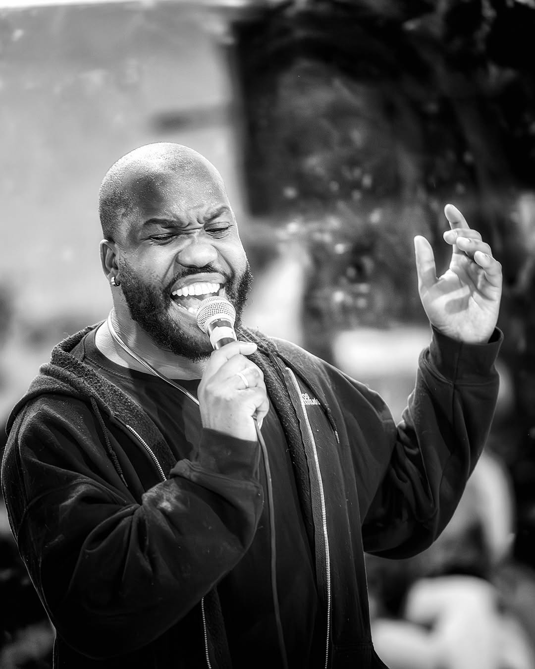Mañana llega “100% Negro” el Espectáculo de @dariopirizmusica en la sala Nelly Goitiño del SODRE!
Y en estos últimos ensayos se vive toda la adrenalina, pasión y felicidad por llevar esta enorme puesta a la escena, para compartir una noche que será muy especial🔥🔥
Música y Danza en clave de candombe.
Últimas entradas en Tickantel🎫
📷@hebevalla
Gracias totales !!!
@lapera.producciones
@muchachosoficial
@compania.candombe