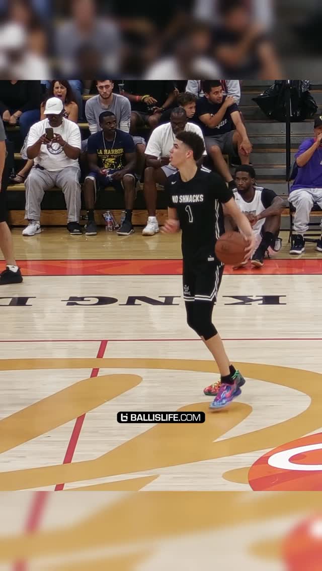 Melo makes basketball look so effortless!! @melo 🤯🤯