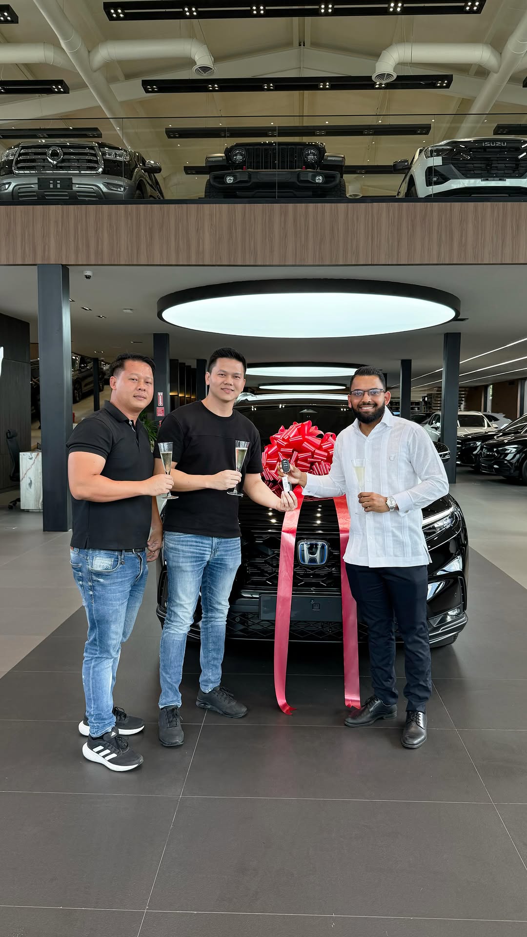 ¡ENTREGA CR-V HÍBRIDA @chinastorerd 🥂!
¿Tú qué esperas para dar el salto?
Honda CR-V Hybrid 2025 I US$66,900.