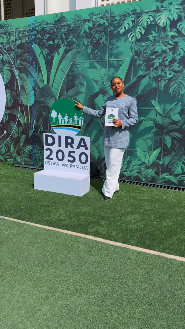 #DIRA2025 🇹🇿🇹🇿🇹🇿
Asilimia 81 ya waliotoa maoni kwenye DIRA 2050 ni VIJANA!!! Leo na kesho ya nchi yetu iko mikononi mwa VIJANA 👊🏽
Wewe una DIRA ya maisha yako?
✍🏽 Dira ya Maendeleo ya Taifa ya mwaka 2050 inalenga kuifanya Tanzania kuwa taifa la uchumi wa juu unaojumuisha watu wote, wenye maendeleo ya kijamii, kiuchumi na kiikolojia. VIJANA, ambao ni zaidi ya nusu ya idadi ya Watanzania, ndio mhimili mkuu wa kufanikisha dira hii 🇹🇿🇹🇿