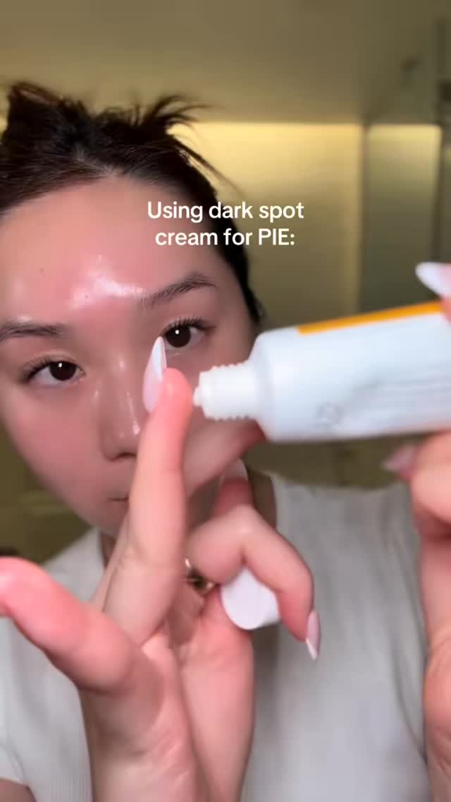 COMMENT ‘PIE’ for the exact high functioning dark spot cream to your DM 🙌🏻🤍
PIE (Post-Inflammatory Erythema) forms when your skin experiences inflammation or trauma — like a pimple — and tiny blood vessels (capillaries) under the skin get damaged or dilated.
#skincare101 #koreanskincare #acne #texturedskin #pie #skincare #textureskin #bumpyskin #glassskin #beauty