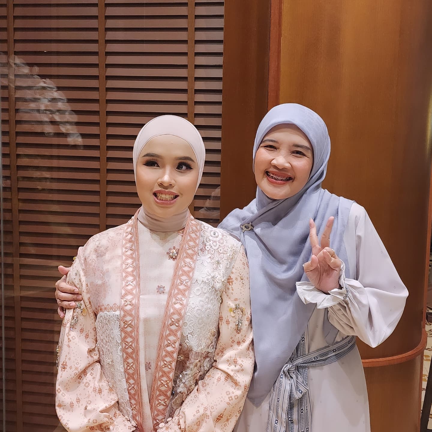 Seru banget ternyata ngobrol bareng @arianinismaputri, cerdas dan antusias. Terima kasih @wearingklamby yang sudah mempertemukan saya, juga dengan Mba @lindswell_k, Mba @alexandra.asma, Mba @angkie.yudistia, Mba @jeanephialsa, Mba @tiaralincia. Setiap kita punya perjuangannya masing-masing, tapi bagaimana caranya memberdayakan diri dengan apapun yang kita miliki.
#LangkahBerdayaDiri #BerdayaDiri