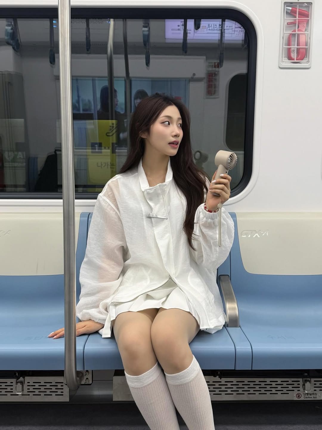 덥지만 살 타는 건 싫어💨🤍