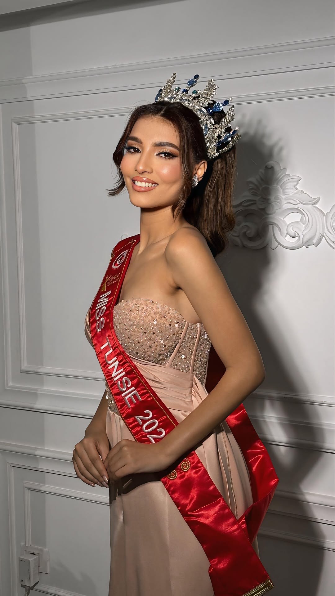 �
Makeup: @najla_violette
Hair: @najla_violette
Dress: @najla_violette
Crown: @la_couronne_crowns
@missworld
@misstunisiaofficial
#missworld #72missworld
#MissTunisia #missworldtunisia #MissTunisie