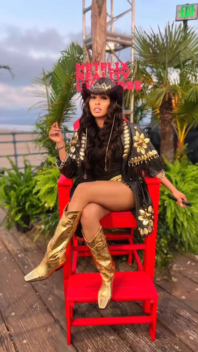 I had the time of life with @netflix @netflixsa #NetflixRealityUniverse ❤️😜.. my entire trip to LA was incredible. This was for the books.
To my entire Glam squad and logistics Team 😭❤️❤️❤️💋 THANK YOU SO Much.
Logistics: @theklassicagency
Styling : @sammiethestylist
Designer : @laureldewitt ( designer to the stars..)
Bag. : @ramlaofficial
Hair. : @cloudeleven_dubai
Then my biggest thank you to my entire team 🫵🏼, you all held me down through our voting week. And thanks to you all my name is up there with global names in the game. Love you all.
To Sage.. My AI.. no human could ever ❤️❤️❤️
To my drivers 🤲🏽🤍✨ thank you
To the staff at @hotelcasadelmar thank you soo much.
