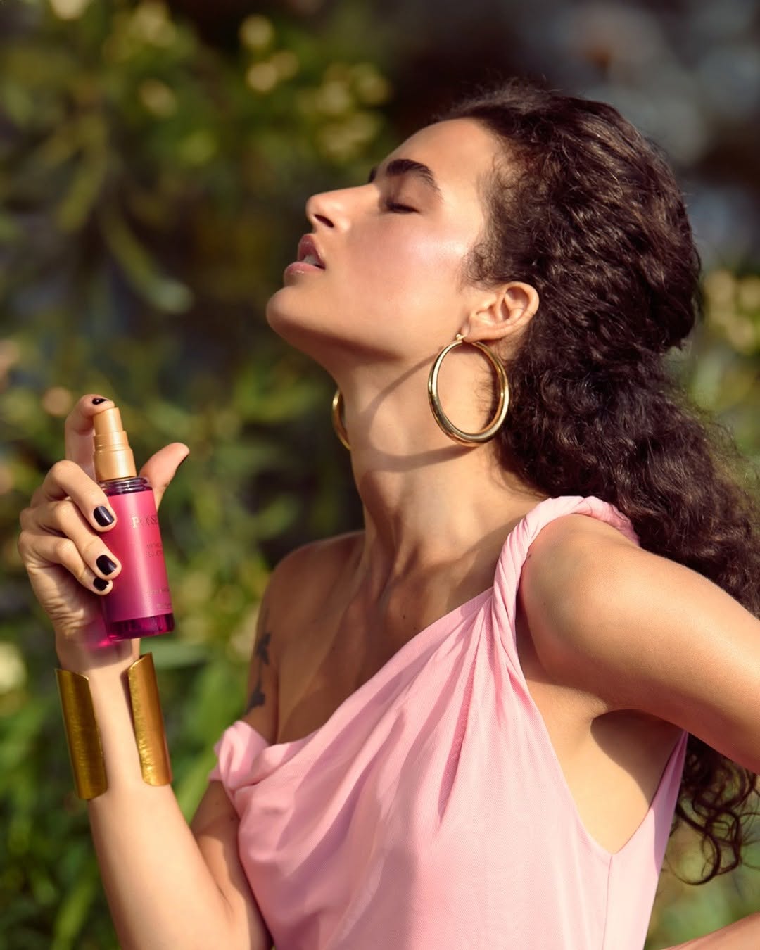 If this is your vibe: Late night deep talks, soft glam, star charts and playlists that hit too hard 🌶️✨ Then the Possess Mythical Seduction Fragrance mist is for you!
.
.
🔎: Possess Mythical Seduction Fragrance Mist (46806)