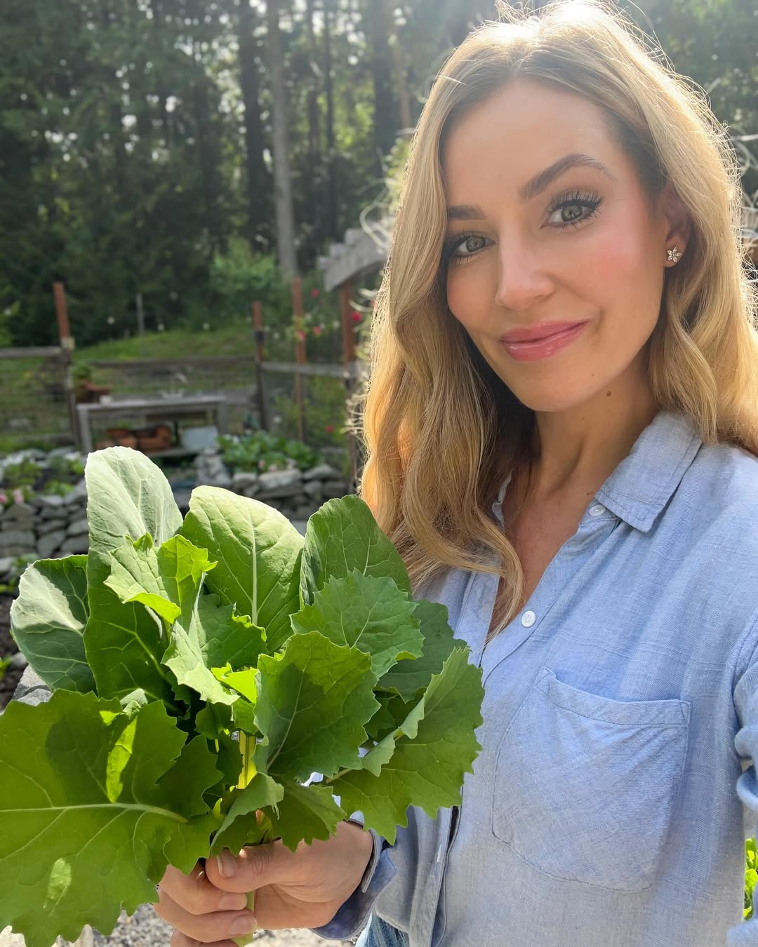 From our garden to the foodbank 🌱 Neighbors helping neighbors 🤍
June/Early July Donations:
Kale
Collards
Radish
Lettuces
Peonies
Roses
Herbs
Calendula
Peas
Sweet Peas