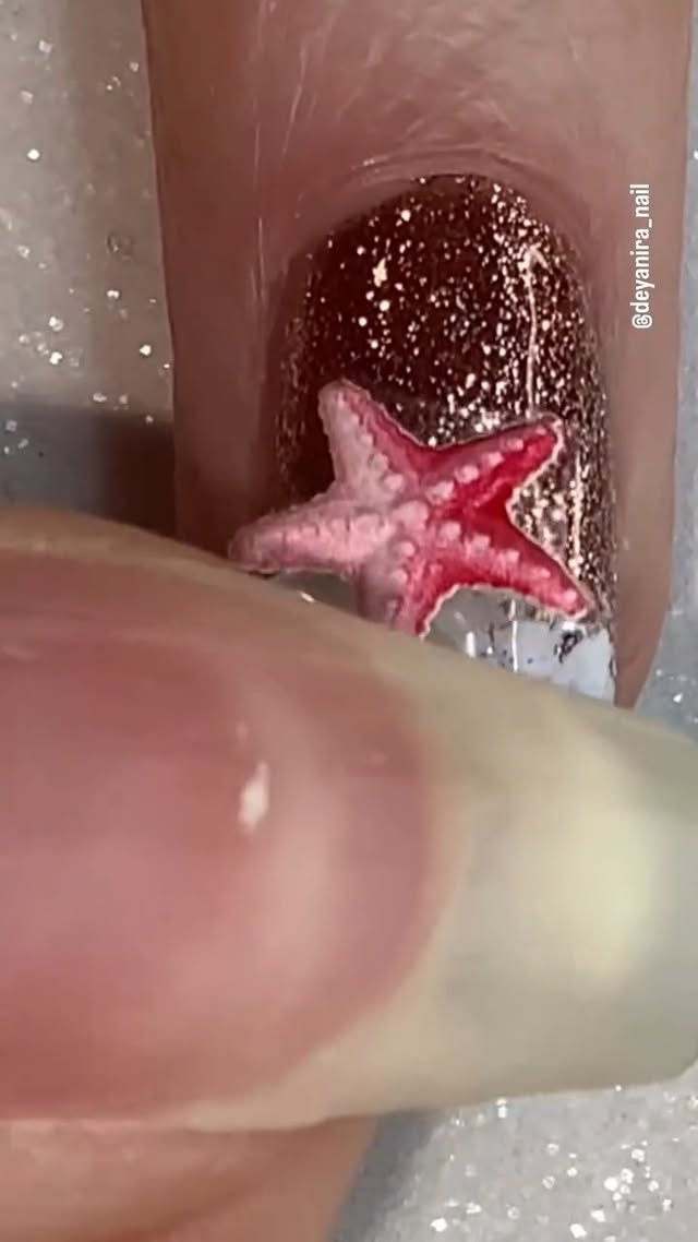 @deyanira_nail's adorable starfish nail art is giving us all the beachy feels! 🌊💅 That stunning, ultra-glossy finish? It’s all thanks to our Whats Up Nails Gloss Over Quick Dry Top Coat! ✨
This top coat locks in your design with shine and dries in a flash — making it a must-have for flawless, long-lasting manis.
Snag yours now at WhatsUpBeauty.com (link in bio)
📦 We ship worldwide from the USA! 🌍
#WhatsUpNailsGlossOver #GlossyNails #QuickDryTopCoat #NailArtAddict #BeachNails #StarfishNails #NailGoals #IndieNails #NailDesign