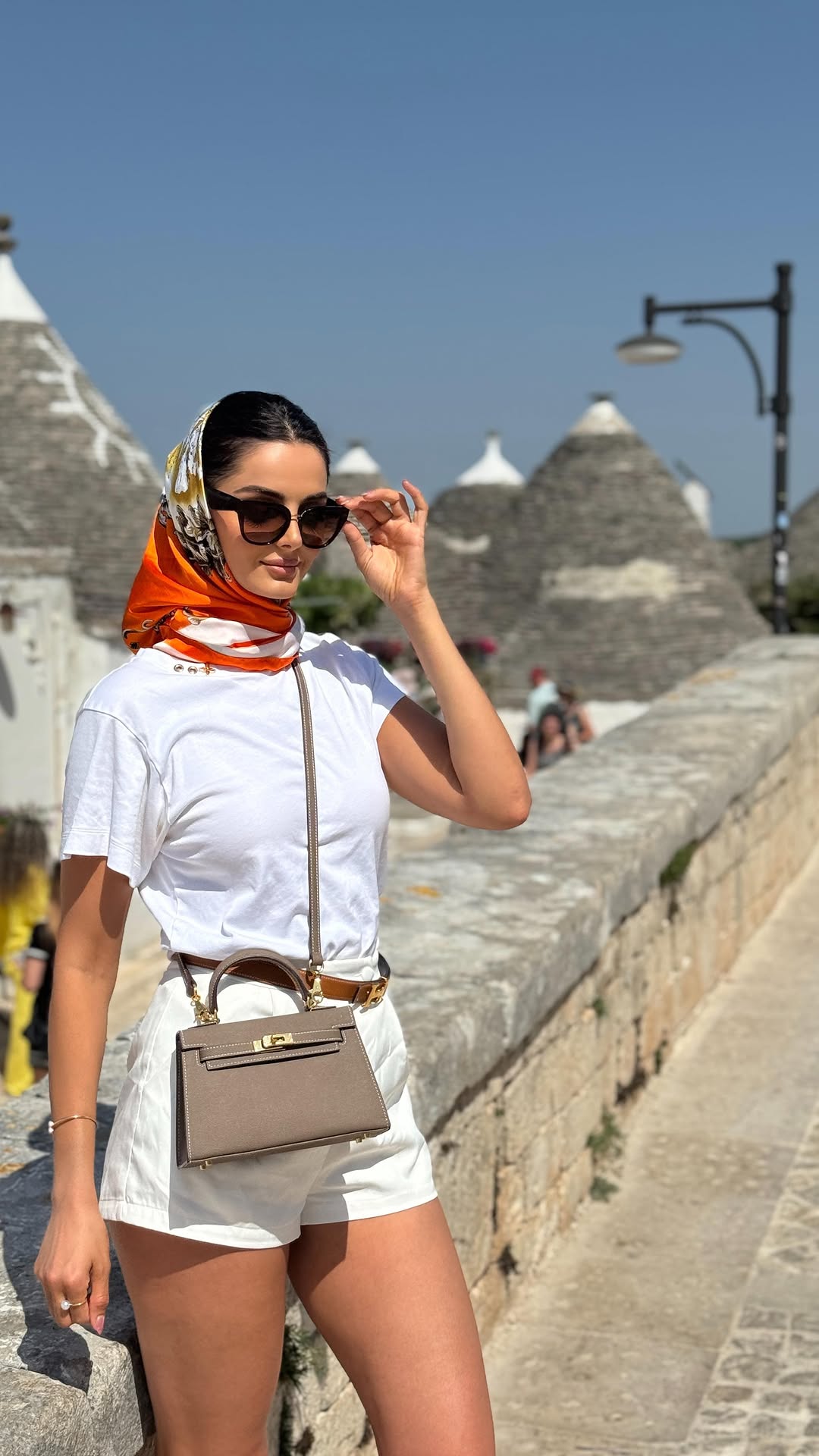 #Alberobello — a town made entirely of Trulli—fairy-tale limestone houses with conical roofs. A 600 years old hidden gem in the heart of #puglia . #italy 🇮🇹