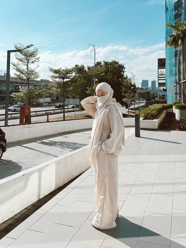 Our Parka Collection drops this Monday. @naelofar
Ramai dah tunggu!! maybe sold out in a blink. Don’t say i didn’t warn you