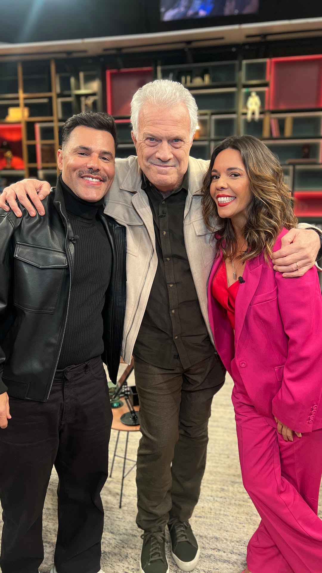 Comédia na veia! 😂🎭
@flaviagreis e @rodrigosantanna1 relembram no #ConversaComBial seus primeiros sucessos e como conquistaram o Brasil com talento, carisma e muito humor!
📺 HOJE às 23h30 no GNT, na @tvglobo após o Jornal da Globo, e a qualquer hora no @globoplay