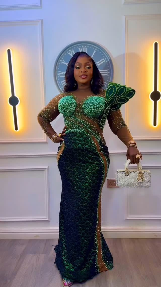 Abuja on lock down as we celebrate @seyivodi at 50
Outfit by @lolarsfinesse
Wig by @cassie_hair
Hair stylist @rexhair
Make up by @oyindas_glam
Jewelry by @bisgold4real
Video shot by @madebydammy
#Seyivodi@50
#seyivodiat50
#seyivodi
#eniolabadmus