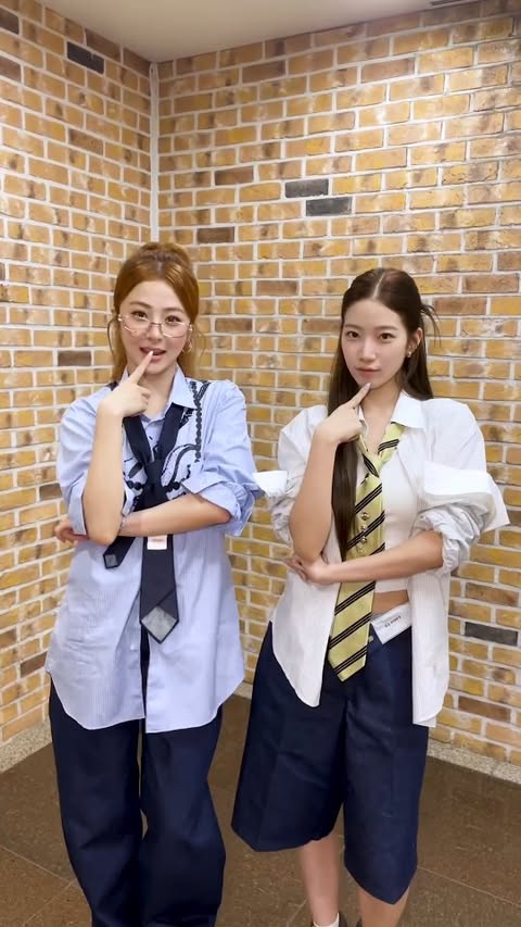 We’ll seal it with one kiss😘🫧
#LE_SSERAFIM #르세라핌
#HUHYUNJIN #허윤진 #KAZUHA #카즈하
#LE_SSERAFIM_DIFFERENT
#LE_SSERAFIM_Kawaii
#mymelodykuromi