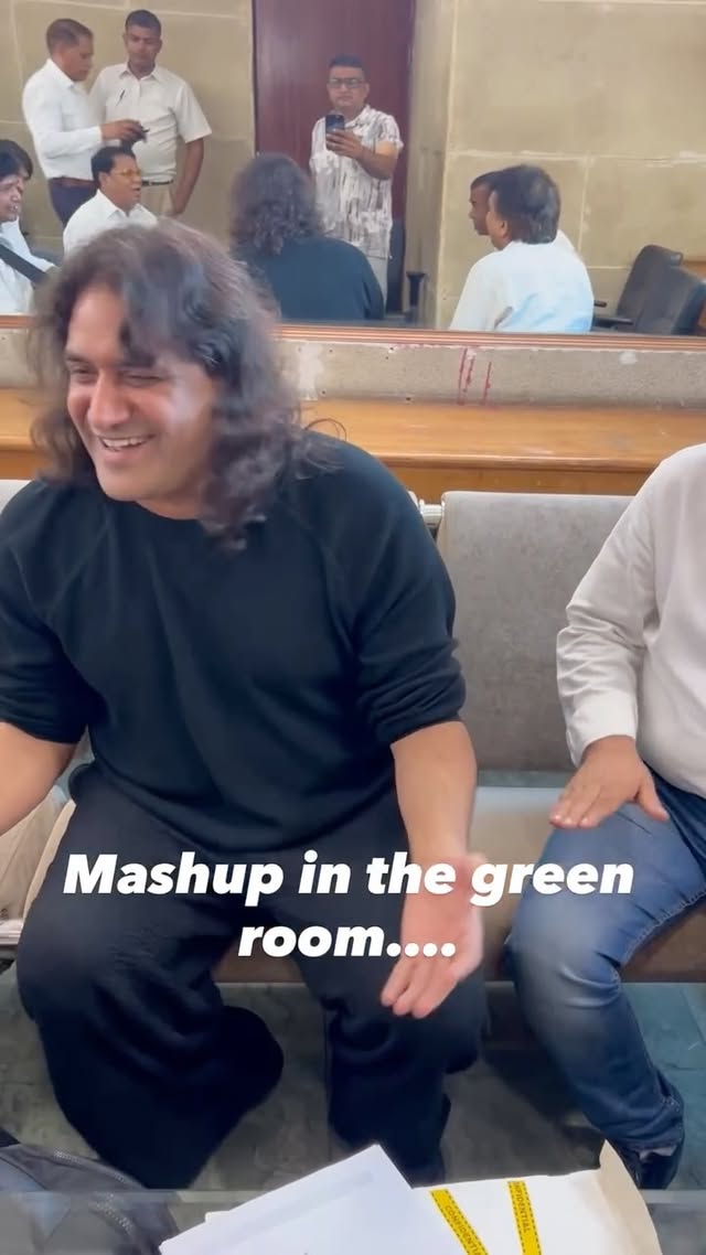 Mashup in the green room. #medleyking #medley #oldisgold #unplugged #raw #musicmasti #bands #instareels #instamusic #instareels