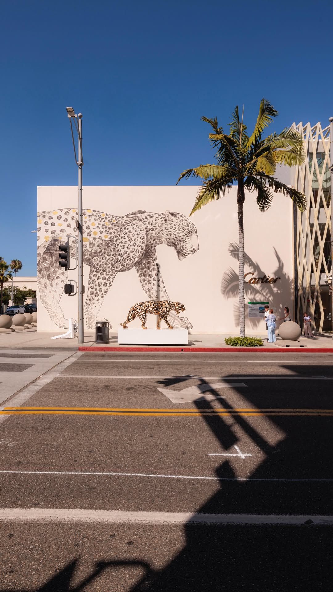 When art meets luxury.
Discover new Richard Orlinski’s exhibition on @RodeoDrive 💛
#RichardOrlinski #OnlyonRodeo #BeverlyHills #Exhibition