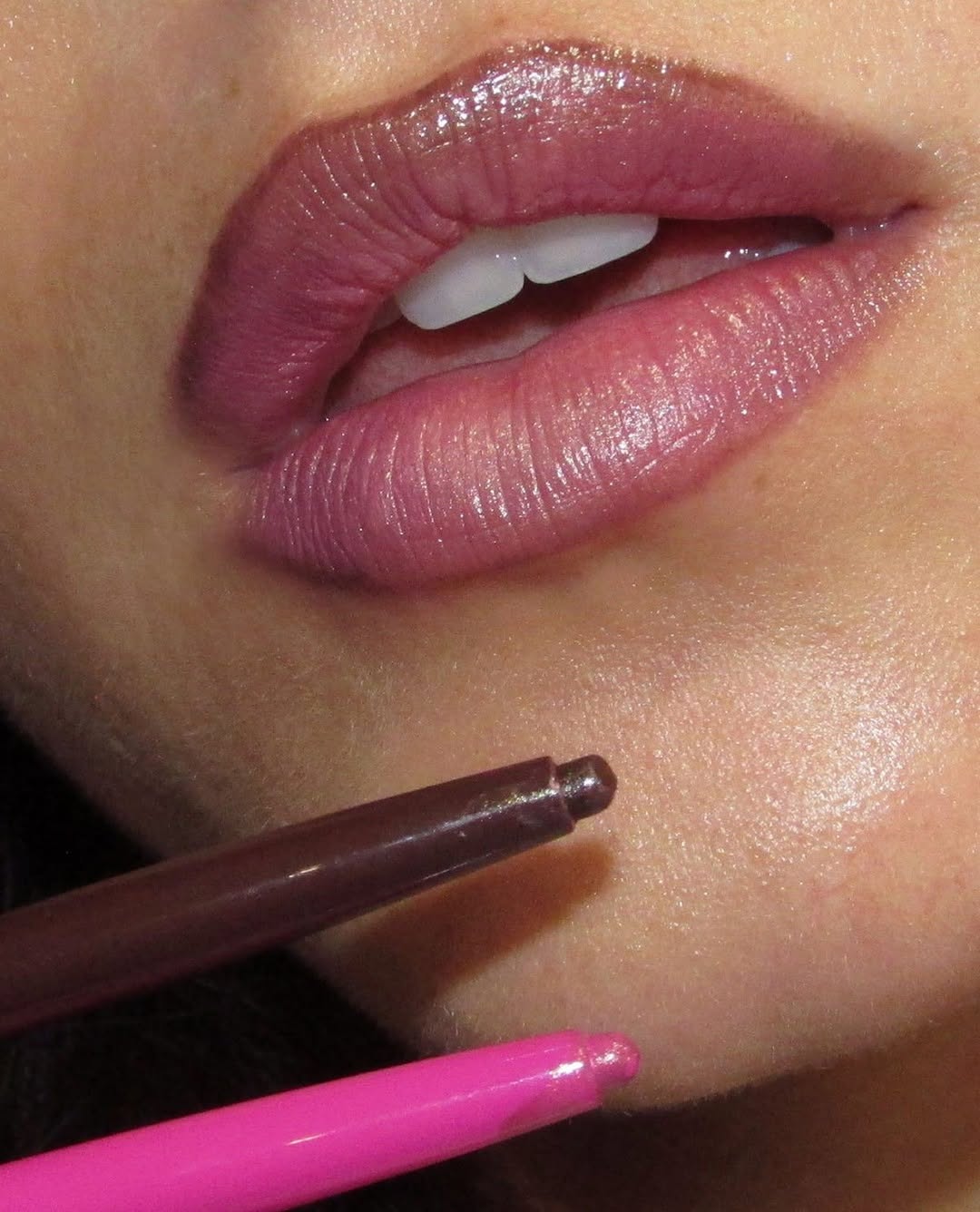 Un #MACLipcombo extra dulce y extra refrescante 🍬 Solo necesitas dos de los tonos más virales del nuevo #MAClipglazer:
💄 Root for Me!
✨ Candy Yum-Yum
#MACTrend
MUA: @molliegloss