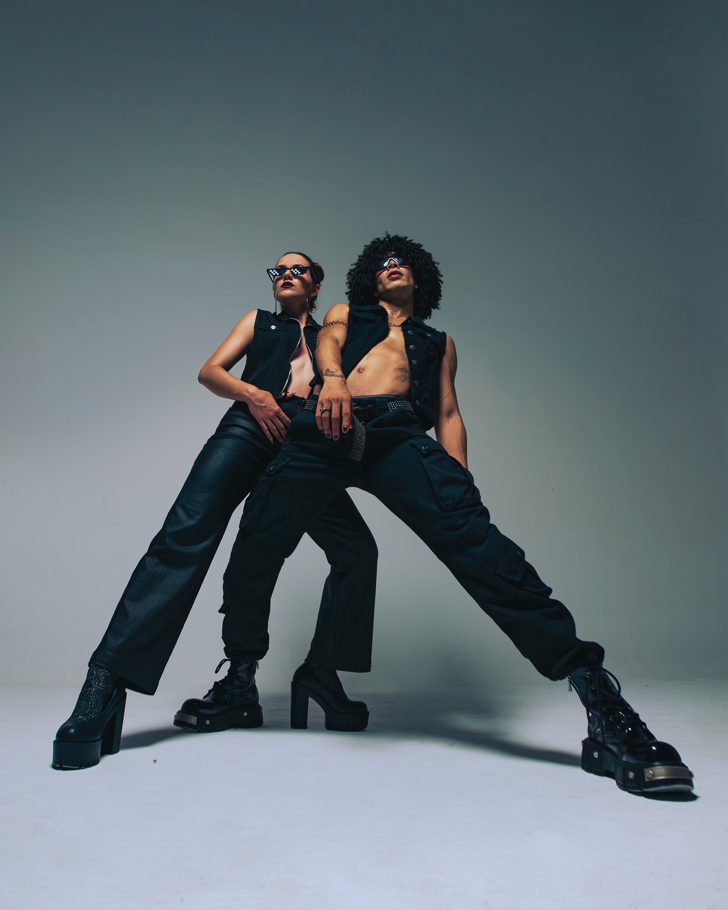 La dupla @arevalo_cuba & @gaby___cuba nos muestran lo divertido de este otro dúo.
Entrando al baile Geyla y Androx.
Asesoría creativa: @co_nexos
Producción: boetrolando @la.hermana_manda
#malandrox #geylaneira #actorescubanos #teatroelportazo #shooting