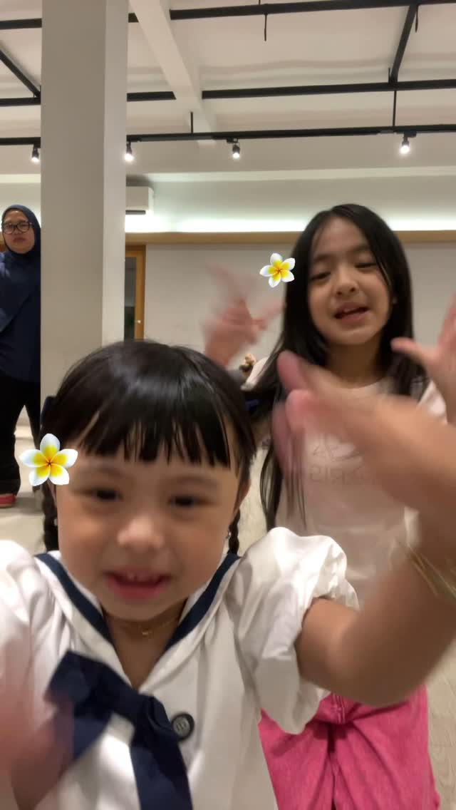 Ada yg amaze nih sm @ameenaatta 😂😂
Big hug and kisses ka naa 🤗😘😘😘